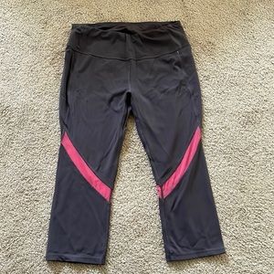 Carrie Underwood workout leggings